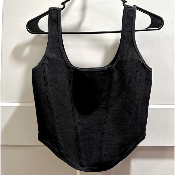 Black Fitted Cropped Top - Picture 1 of 3